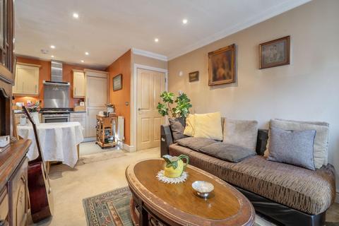 2 bedroom flat for sale, St. Cross Road, Argyll Court, SO23