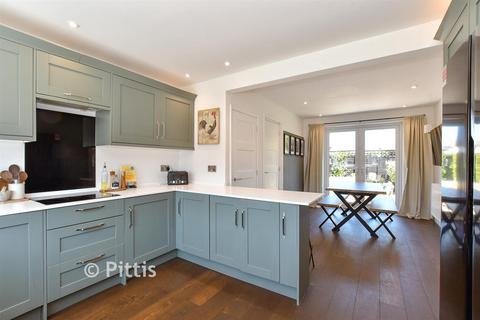 3 bedroom chalet for sale, Pellhurst Road, Ryde, Isle of Wight