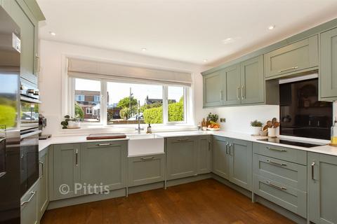3 bedroom chalet for sale, Pellhurst Road, Ryde PO33