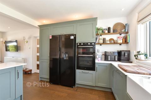 3 bedroom chalet for sale, Pellhurst Road, Ryde PO33