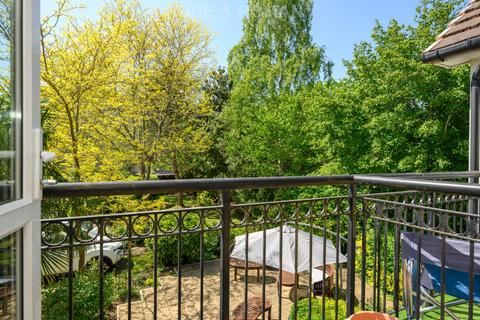 1 bedroom retirement property for sale, Station Road, Addlestone KT15