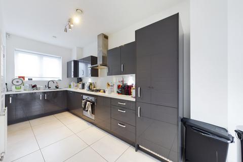 4 bedroom terraced house to rent, Corner Mead, London