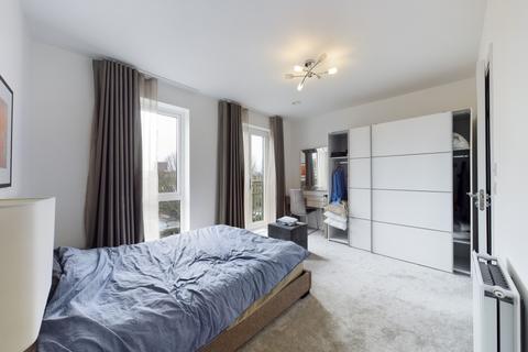 4 bedroom terraced house to rent, Corner Mead, London