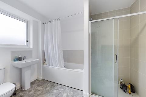 4 bedroom terraced house to rent, Corner Mead, London