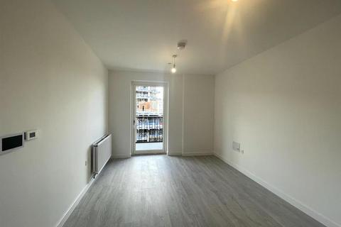 1 bedroom apartment to rent, 24 Farine Avenue, Hayes UB3
