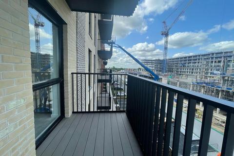 1 bedroom apartment to rent, 24 Farine Avenue, Hayes UB3