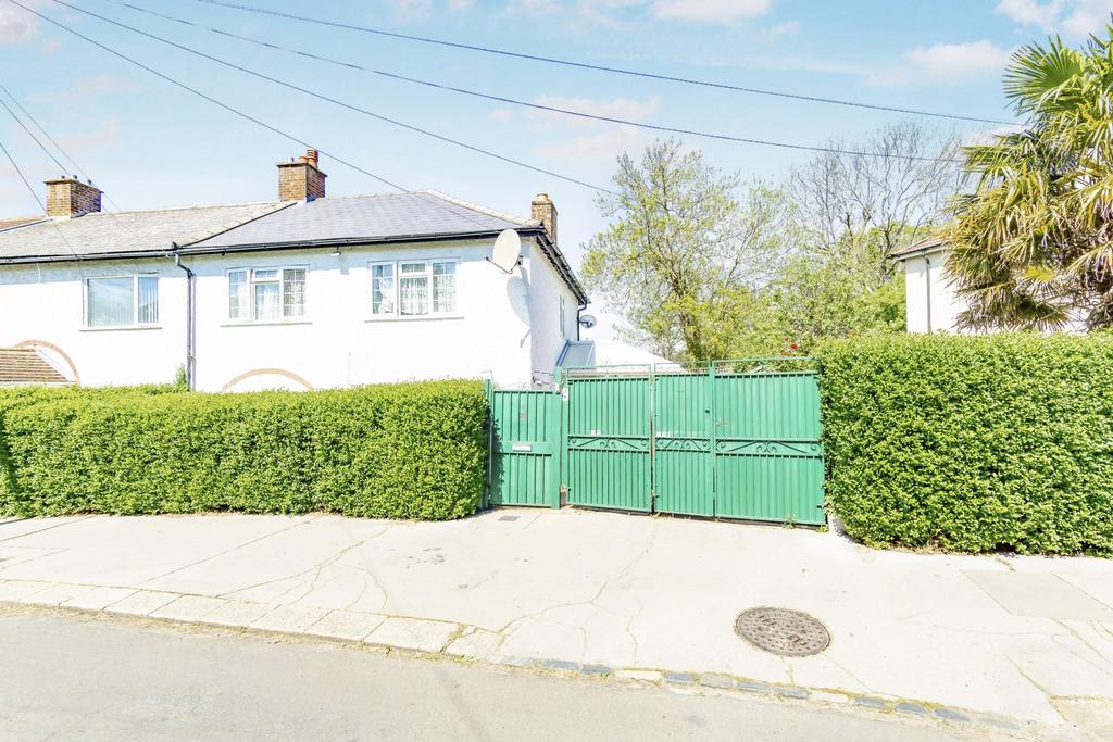 4 bedroom semi-detached house for sale