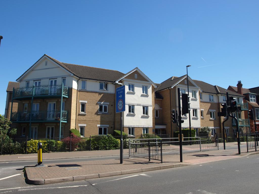 Purpose Built Ground Floor. 2 Bedroom, 2 Bathroom