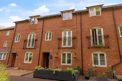 Terraced house - Jamaica Walk, Coedkernew, NP10
