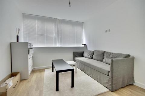1 bedroom flat to rent, Isambard Brunel Road, Hampshire PO1
