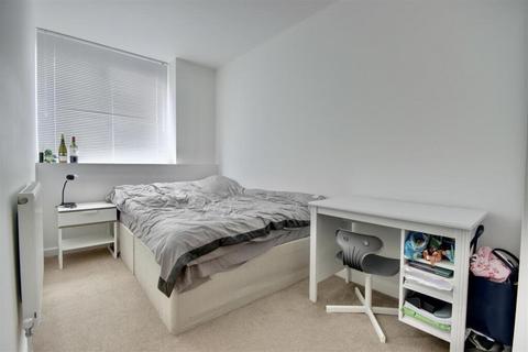 1 bedroom flat to rent, Isambard Brunel Road, Hampshire PO1