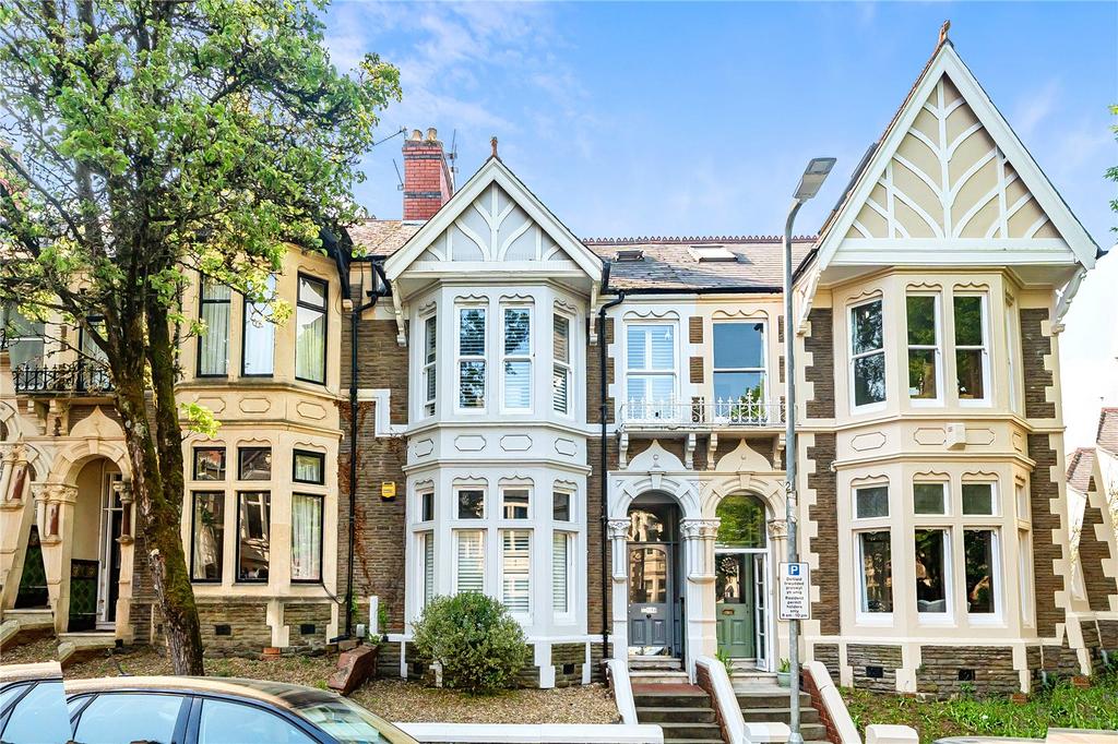 4 bedroom terraced house for sale