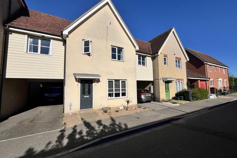 4 bedroom terraced house to rent, Burghley Way, Chelmsford