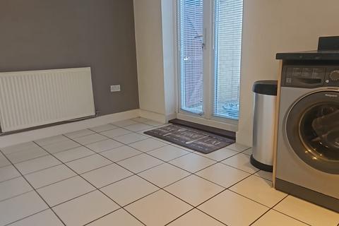 4 bedroom terraced house to rent, Burghley Way, Chelmsford