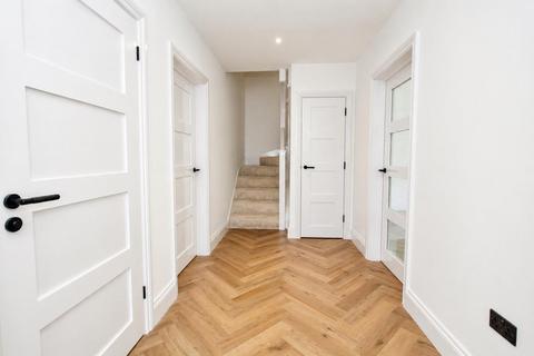 4 bedroom semi-detached house for sale, Hillcroome Road, Sutton SM2