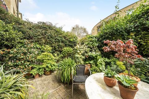 3 bedroom house to rent, Princes Court, Greenland Passage, Surrey Docks, SE16