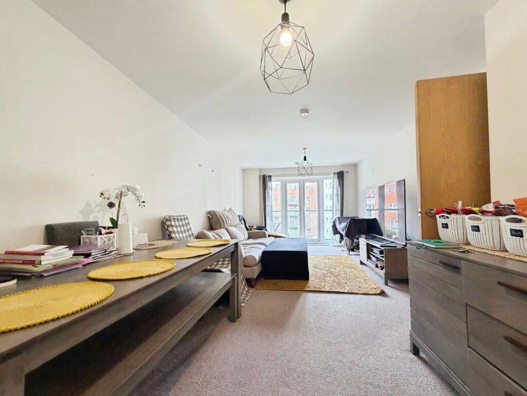 Apartment in Southampton, Eastern Docks, St Mary's - More