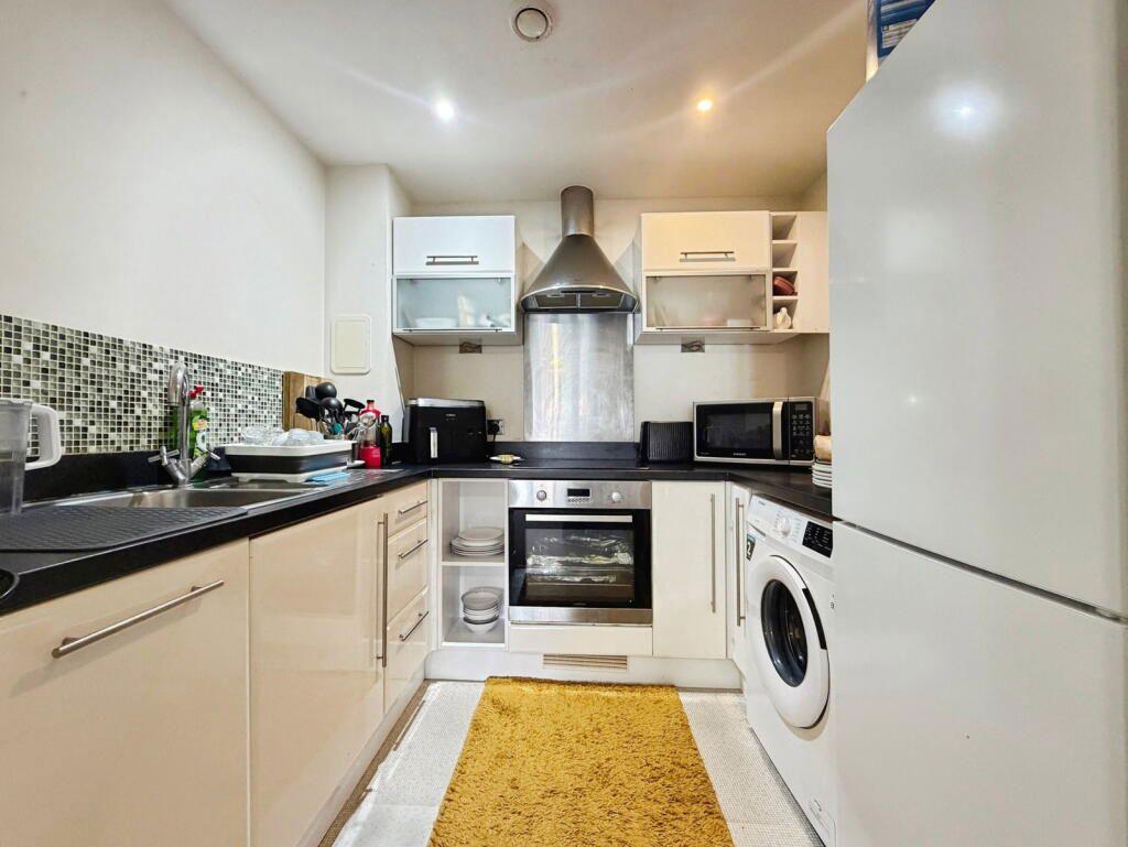 Apartment in Southampton, Eastern Docks, St Mary's - View 3