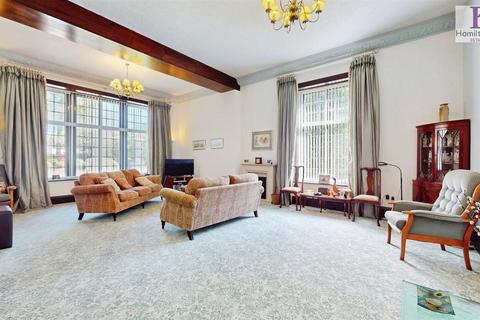 2 bedroom apartment for sale, Sinderhill Court, Northowram, Halifax