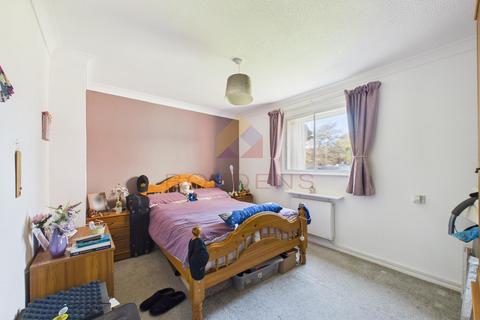 2 bedroom flat for sale, Olivers Court, Olivers Close, Clacton-On-Sea CO15