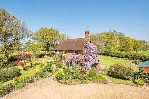 3 bedroom cottage for sale, Petworth Road, Haslemere