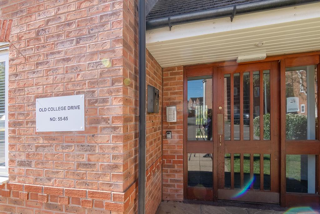 2 bedroom flat for sale