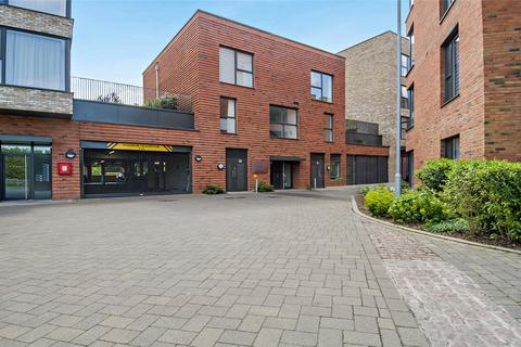 Poulter Walk, Trumpington, Cambridge, Cambridgeshire, CB2