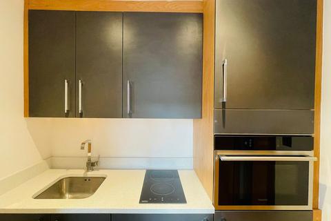 Studio to rent, Lower Addiscombe Road, Croydon, CR0