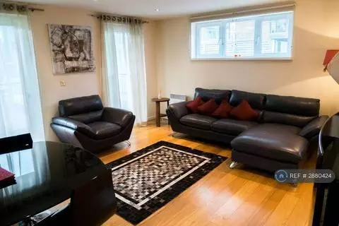 2 bedroom flat to rent - Radharc 3