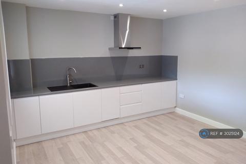 Studio to rent, Blaenant, Emmer Green, Reading, RG4