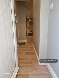 Studio to rent, Blaenant, Emmer Green, Reading, RG4