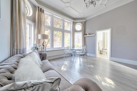 1 bedroom flat for sale, Frognal, Hampstead, NW3