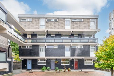 Misterton Court, Battersea Square, London, SW11