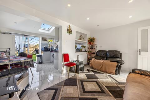 4 bedroom end of terrace house for sale, Hoylake Gardens, Mitcham