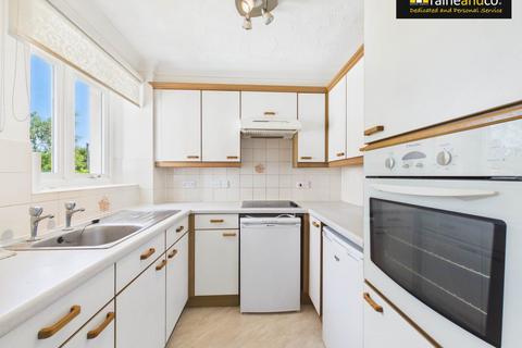 1 bedroom flat for sale, Potters Court, Potters Bar