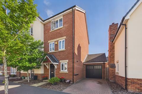 4 bedroom semi-detached house for sale, Warbler Road, Farnborough, Hampshire, GU14