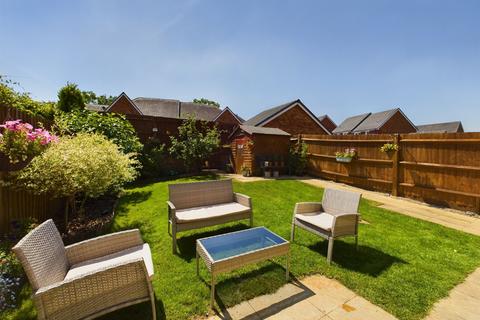 4 bedroom semi-detached house for sale, Warbler Road, Farnborough, Hampshire, GU14