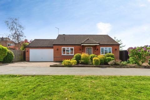 2 bedroom bungalow for sale, Featherby Drive, Glen Parva, Leicester, Leicestershire, LE2