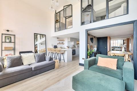 2 bedroom apartment for sale, Lexington Building, Bow Quarter, London, E3
