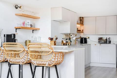 2 bedroom apartment for sale, Lexington Building, Bow Quarter, London, E3