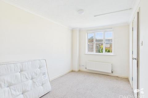 4 bedroom end of terrace house to rent, Pearcy Close, Harold Hill, Romford
