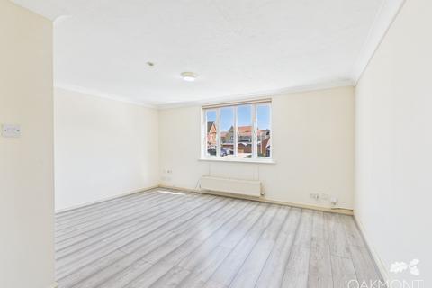 4 bedroom end of terrace house to rent, Pearcy Close, Harold Hill, Romford