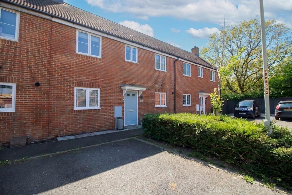 3 bedroom terraced house for sale in Ashford on OnTheMarket