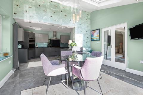 4 bedroom semi-detached house for sale, Hawkshead Lane ,North Mymms, AL9