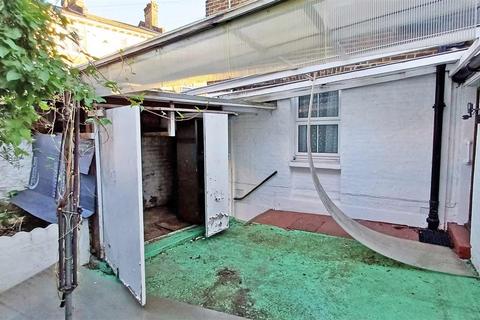 1 bedroom ground floor flat for sale, Southolm Street, BATTERSEA