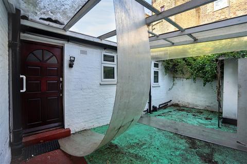 1 bedroom ground floor flat for sale, Southolm Street, BATTERSEA