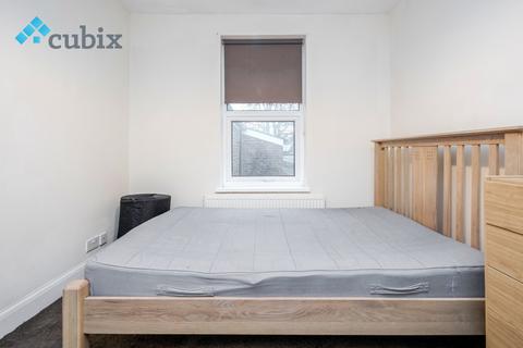 2 bedroom flat for sale, Portland Road, London SE25