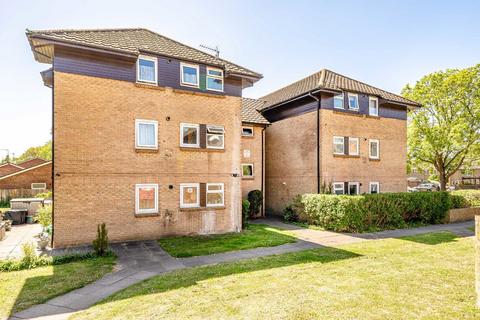 1 bedroom flat to rent, Hammond Close, Hampton TW12