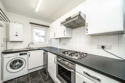 1 bedroom flat to rent, Hammond Close, Hampton TW12