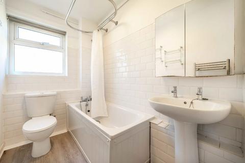 1 bedroom flat to rent, Hammond Close, Hampton TW12